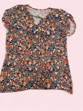 Women’s Boho Floral Short Sleeve Keyhole Top in size L